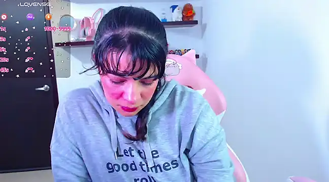 Snapshot of Vannessa__Shy chatting on 02-11-25, 10:07 Vannessa Shy online show from 02-11-25, 10:07