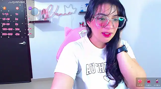 Snapshot of Vannessa__Shy chatting on 02-07-25, 11:13 Vannessa Shy online show from 02-07-25, 11:13
