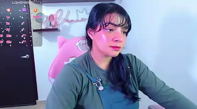 Snapshot of Vannessa__Shy chatting on 02-09-25, 09:28 Vannessa Shy online show from 02-09-25, 09:28