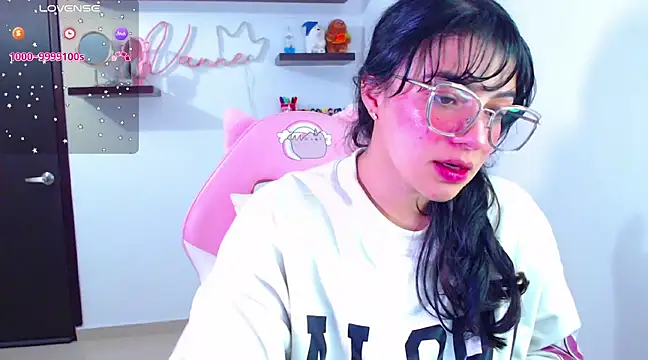 Snapshot of Vannessa__Shy chatting on 02-20-25, 11:10 Vannessa Shy online show from 02-20-25, 11:10