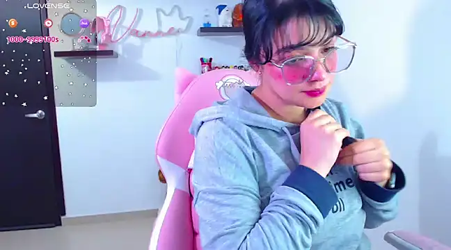 Snapshot of Vannessa__Shy chatting on 02-21-25, 11:10 Vannessa Shy online show from 02-21-25, 11:10