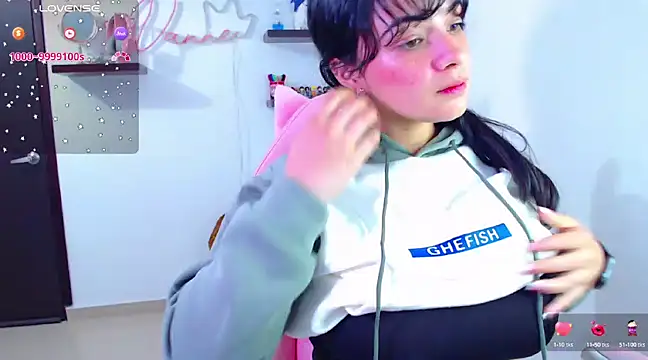 Snapshot of Vannessa__Shy chatting on 02-27-25, 11:48 Vannessa Shy online show from 02-27-25, 11:48