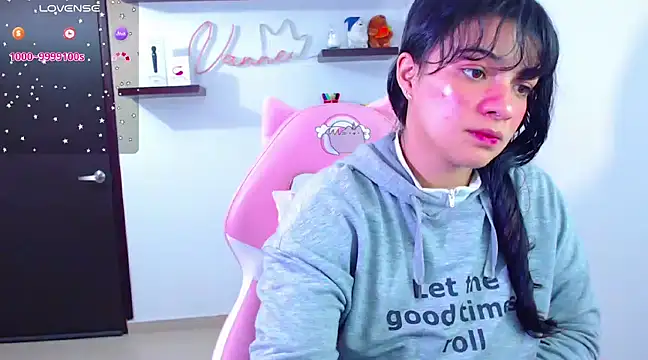 Snapshot of Vannessa__Shy chatting on 03-12-25, 08:41 Vannessa Shy online show from 03-12-25, 08:41