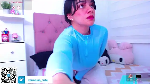 Snapshot of Vannessa__Shy chatting on 09-18-25, 11:30 Vannessa Shy online show from 09-18-25, 11:30