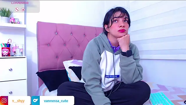 Snapshot of Vannessa__Shy chatting on 09-26-25, 12:28 Vannessa Shy online show from 09-26-25, 12:28