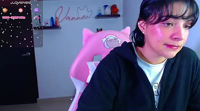 Snapshot of Vannessa__Shy chatting on 03-08-25, 04:06 Vannessa Shy online show from 03-08-25, 04:06