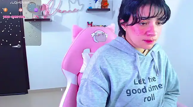 Snapshot of Vannessa__Shy chatting on 02-22-25, 03:58 Vannessa Shy online show from 02-22-25, 03:58