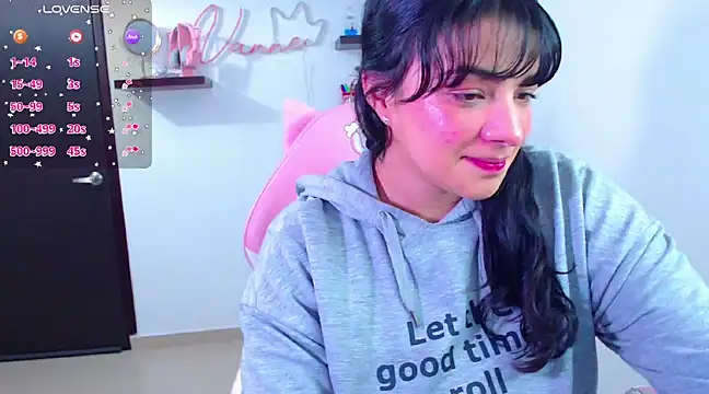 Snapshot of Vannessa__Shy chatting on 02-10-25, 08:31 Vannessa Shy online show from 02-10-25, 08:31