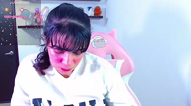 Snapshot of Vannessa__Shy chatting on 02-24-25, 09:20 Vannessa Shy online show from 02-24-25, 09:20