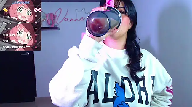 Snapshot of Vannessa__Shy chatting on 03-17-25, 09:24 Vannessa Shy online show from 03-17-25, 09:24