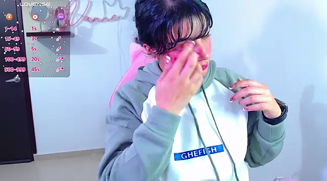 Snapshot of Vannessa__Shy chatting on 02-28-25, 11:56 Vannessa Shy online show from 02-28-25, 11:56