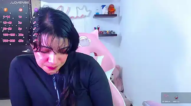 Snapshot of Vannessa__Shy chatting on 02-04-25, 09:31 Vannessa Shy online show from 02-04-25, 09:31