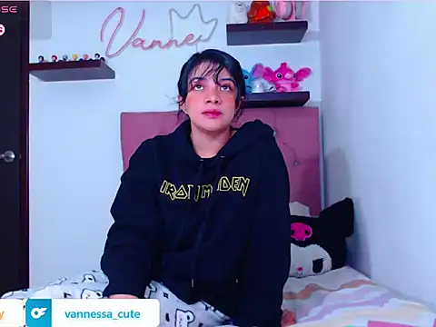 Snapshot of Vannessa__Shy chatting on 10-30-25, 11:12 Vannessa Shy online show from 10-30-25, 11:12