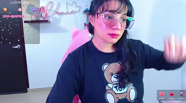 Snapshot of Vannessa__Shy chatting on 02-12-25, 09:11 Vannessa Shy online show from 02-12-25, 09:11