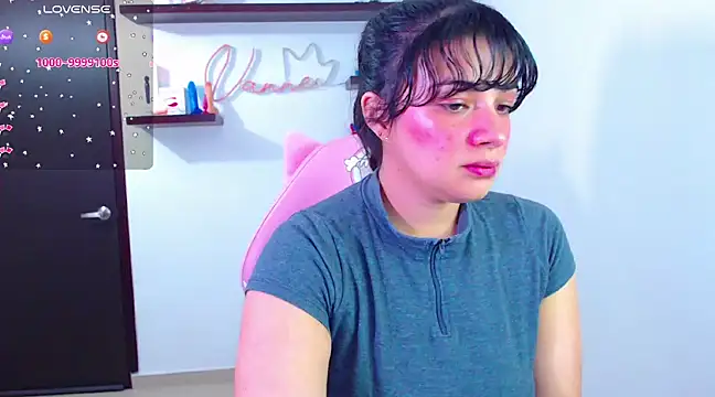 Snapshot of Vannessa__Shy chatting on 03-08-25, 12:44 Vannessa Shy online show from 03-08-25, 12:44