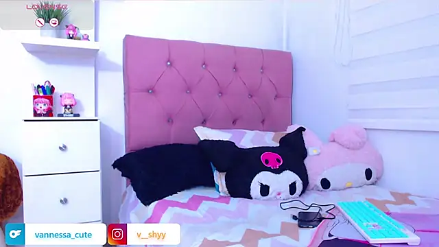 Snapshot of Vannessa__Shy chatting on 09-11-25, 10:32 Vannessa Shy online show from 09-11-25, 10:32