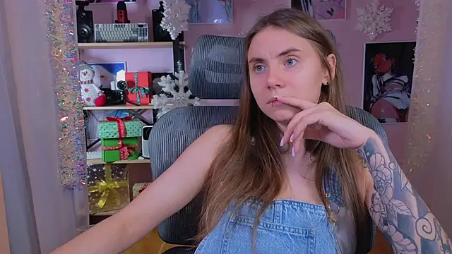  AnnaStark  online show from 12-17-25, 08:47