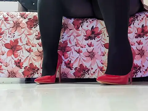 Snapshot of emely_garcia chatting on 02-25-25, 12:47 emely garcia online show from 02-25-25, 12:47