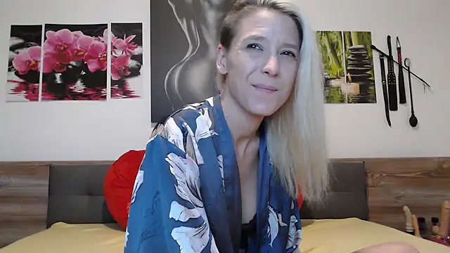 Naschkatze01 online show from 10-28-25, 07:35