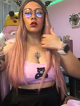 Snapshot of Luna_Paris_ chatting on 01-04-25, 01:21 Luna Paris online show from 01-04-25, 01:21