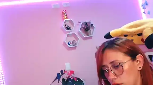 Snapshot of Luna_Paris_ chatting on 02-16-25, 03:04 Luna Paris online show from 02-16-25, 03:04