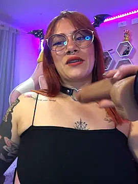 Snapshot of Luna_Paris_ chatting on 02-28-25, 12:10 Luna Paris online show from 02-28-25, 12:10