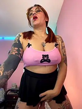 Snapshot of Luna_Paris_ chatting on 09-22-25, 02:12 Luna Paris online show from 09-22-25, 02:12