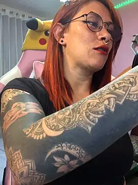 Snapshot of Luna_Paris_ chatting on 01-02-25, 02:33 Luna Paris online show from 01-02-25, 02:33