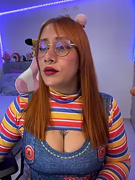 Snapshot of Luna_Paris_ chatting on 02-16-26, 03:43 Luna Paris online show from 02-16-26, 03:43