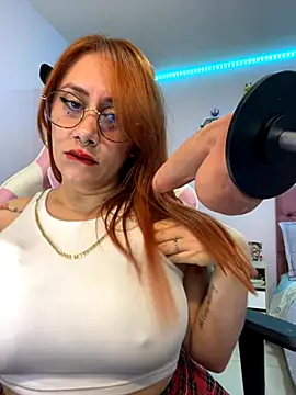 Luna Paris  online show from 10-28-25, 02:27