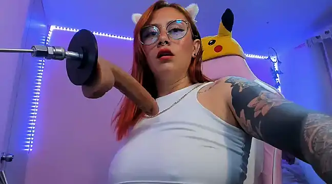 Snapshot of Luna_Paris_ chatting on 03-18-25, 04:39 Luna Paris online show from 03-18-25, 04:39