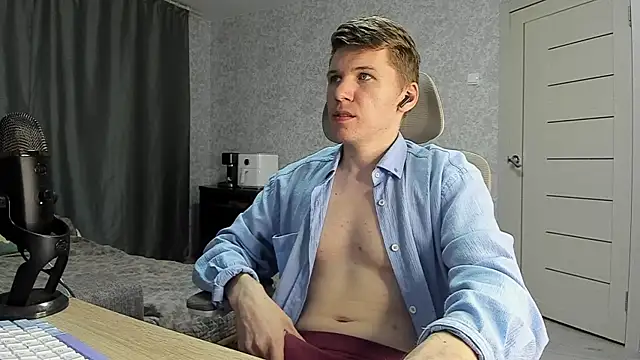 Snapshot of Bananas_dick chatting on 06-15-26, 04:06 Bananas dick online show from 06-15-26, 04:06