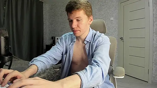 Snapshot of Bananas_dick chatting on 06-22-26, 03:25 Bananas dick online show from 06-22-26, 03:25