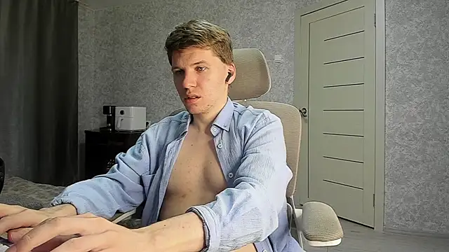 Snapshot of Bananas_dick chatting on 06-26-26, 12:11 Bananas dick online show from 06-26-26, 12:11