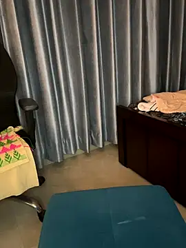 Snapshot of Beautiful_xxo chatting on 10-13-25, 05:58 Beautiful xxo online show from 10-13-25, 05:58