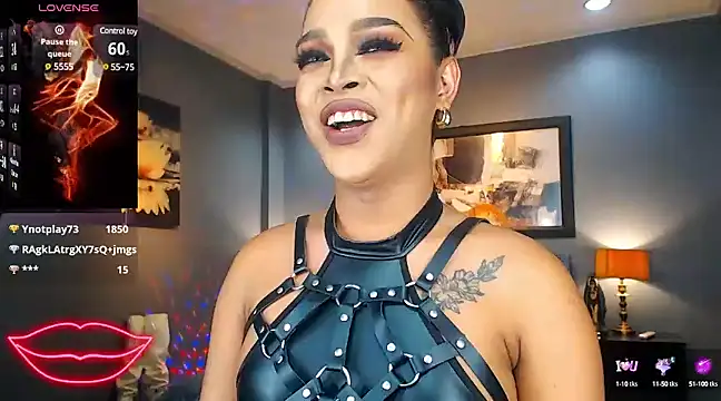 BitchyTYRA online show from 03-11-25, 06:41