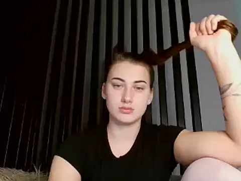 Snapshot of Natalia_Daysie chatting on 12-20-24, 04:25 Natalia Daysie online show from 12-20-24, 04:25