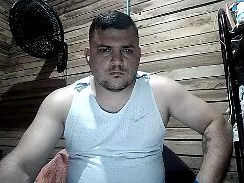 Snapshot of Arcangel_05 chatting on 04-08-26, 03:52 Arcangel 05 online show from 04-08-26, 03:52