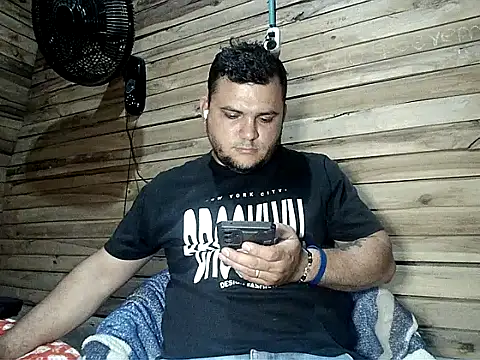 Snapshot of Arcangel_05 chatting on 05-10-26, 04:38 Arcangel 05 online show from 05-10-26, 04:38