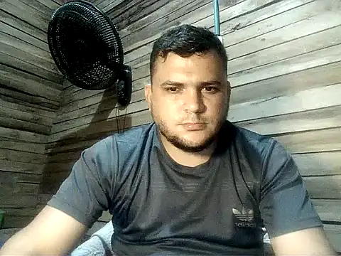 Snapshot of Arcangel_05 chatting on 04-30-26, 05:03 Arcangel 05 online show from 04-30-26, 05:03