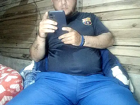 Snapshot of Arcangel_05 chatting on 05-09-26, 04:49 Arcangel 05 online show from 05-09-26, 04:49