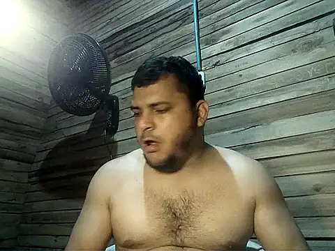 Snapshot of Arcangel_05 chatting on 04-26-26, 04:21 Arcangel 05 online show from 04-26-26, 04:21