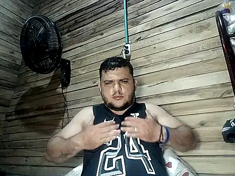 Snapshot of Arcangel_05 chatting on 05-02-26, 07:13 Arcangel 05 online show from 05-02-26, 07:13