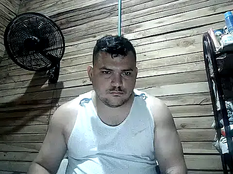 Snapshot of Arcangel_05 chatting on 04-05-26, 02:51 Arcangel 05 online show from 04-05-26, 02:51