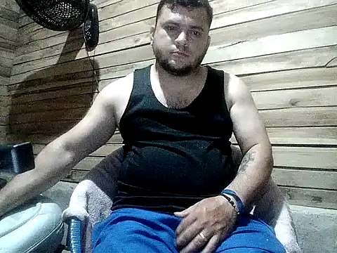 Snapshot of Arcangel_05 chatting on 05-06-26, 05:11 Arcangel 05 online show from 05-06-26, 05:11