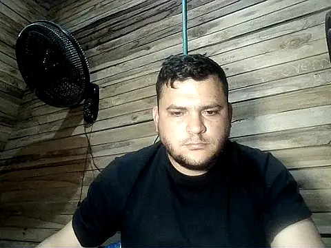 Snapshot of Arcangel_05 chatting on 05-08-26, 04:49 Arcangel 05 online show from 05-08-26, 04:49