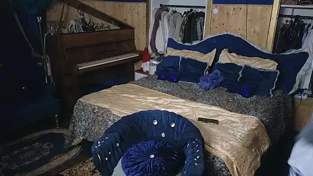 VanessaDoyle online show from 12-15-25, 03:56