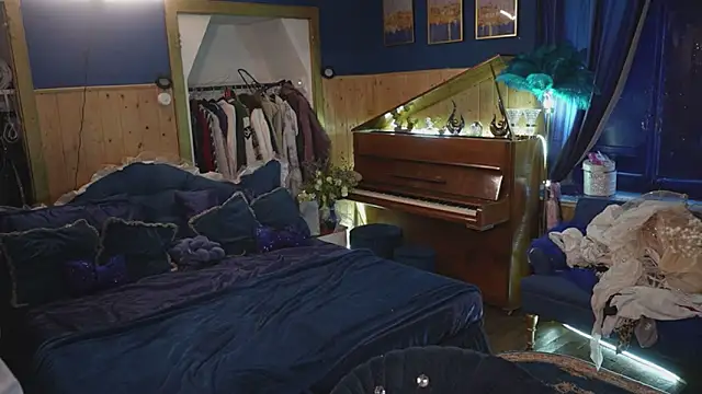 VanessaDoyle online show from 10-30-25, 03:09