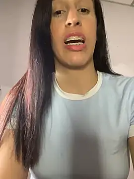 Snapshot of Amira_Milker chatting on 01-11-25, 03:23 Amira Milker online show from 01-11-25, 03:23