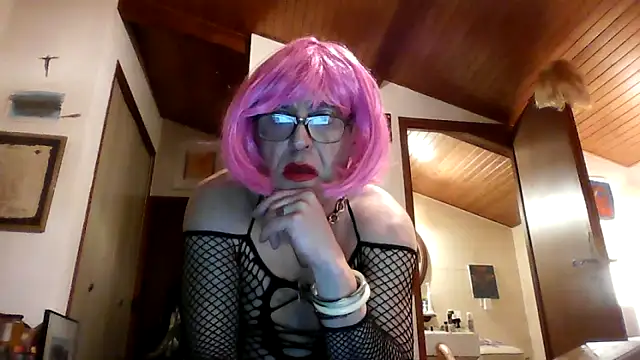 Snapshot of littledragon33 chatting on 04-03-26, 10:27 littledragon33 online show from 04-03-26, 10:27